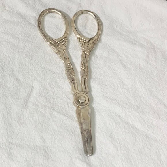 Vintage Mema Sweden Grape Small Sewing Scissors – Silver Plated – Original Box - Picture 8 of 9